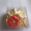 Caixa com mini flores de sabonete